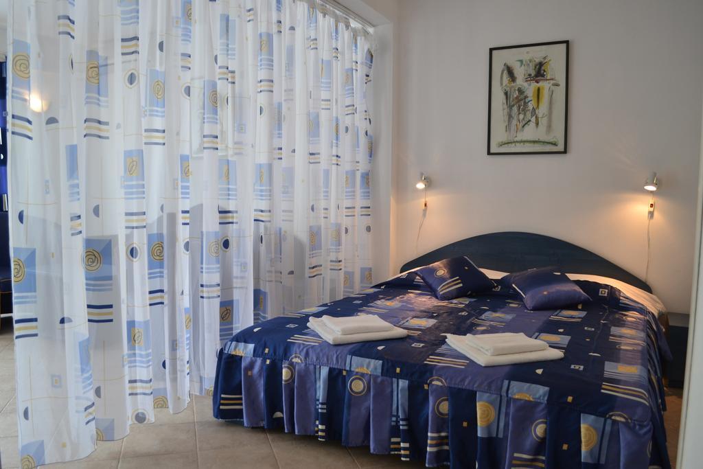Family Hotel Magnolia Μπαλτσίκ Δωμάτιο φωτογραφία