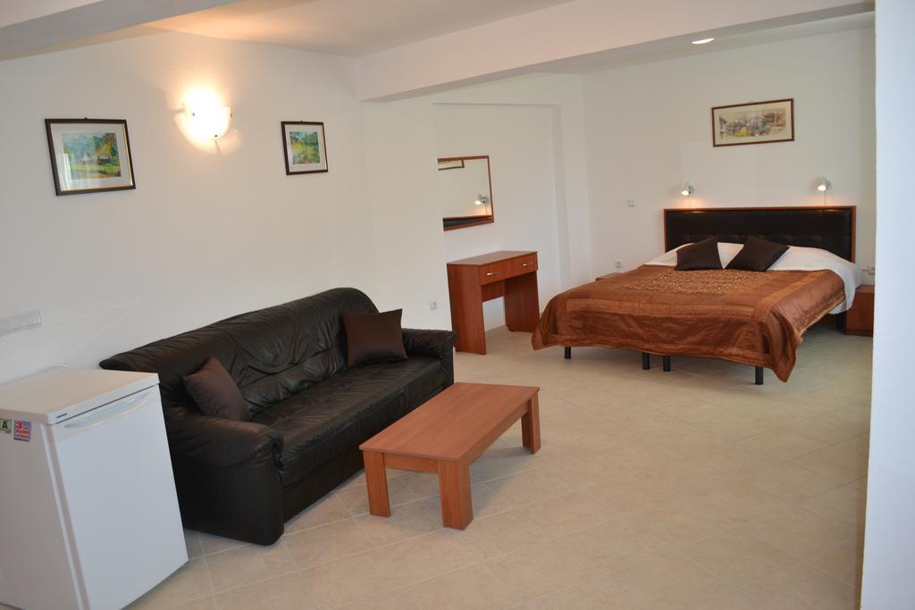 Family Hotel Magnolia Μπαλτσίκ Εξωτερικό φωτογραφία