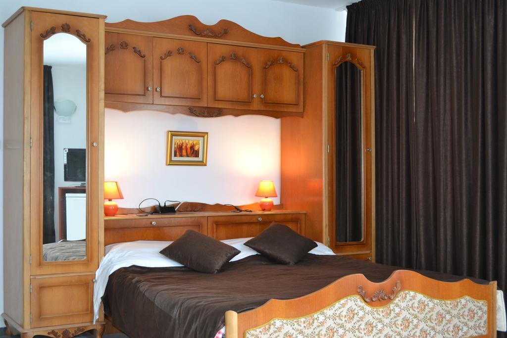 Family Hotel Magnolia Μπαλτσίκ Δωμάτιο φωτογραφία